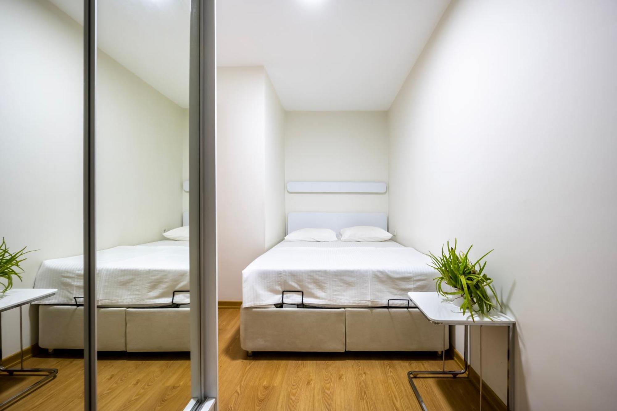 Modern Cozy Duplex In Great Location Center