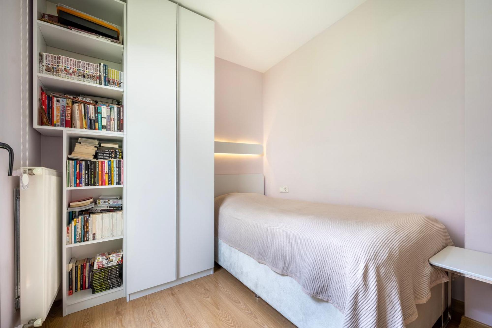Modern Cozy Duplex In Great Location Center